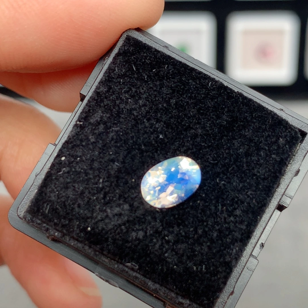 月光石裸石5✖️7mm蓝月光