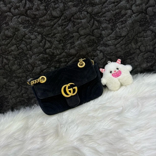 95新 GUCCI/古驰 古驰黑色马萌22绒链条斜挎包