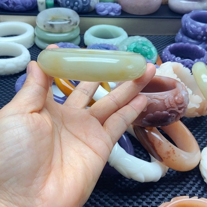 迪***师未镶嵌佘太翠石英岩玉