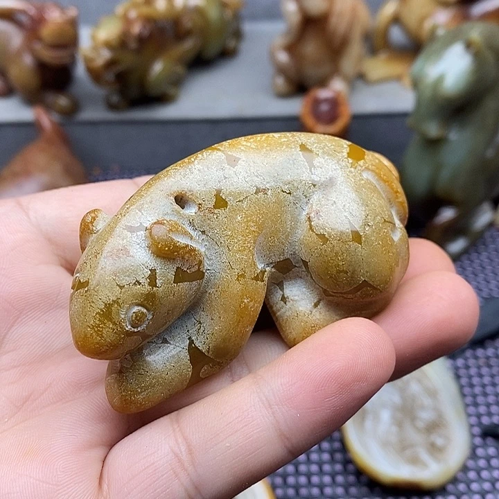 未镶嵌蛇纹石玉颈饰