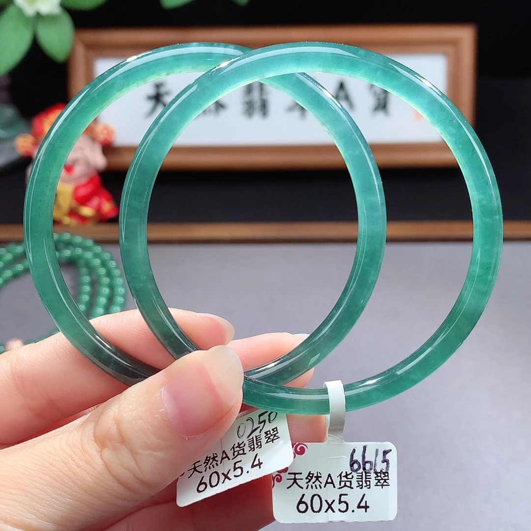 未镶嵌手镯（圆镯）翡翠
