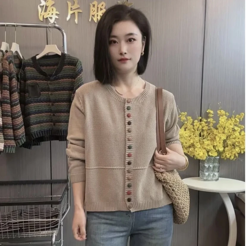 2689女士纯色休闲时尚彩扣开衫毛衣针织衫复古百搭圆领长袖女装