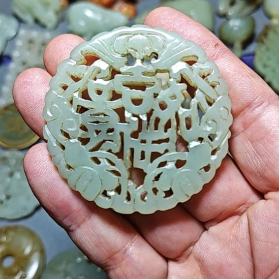 颈饰未镶嵌和田玉