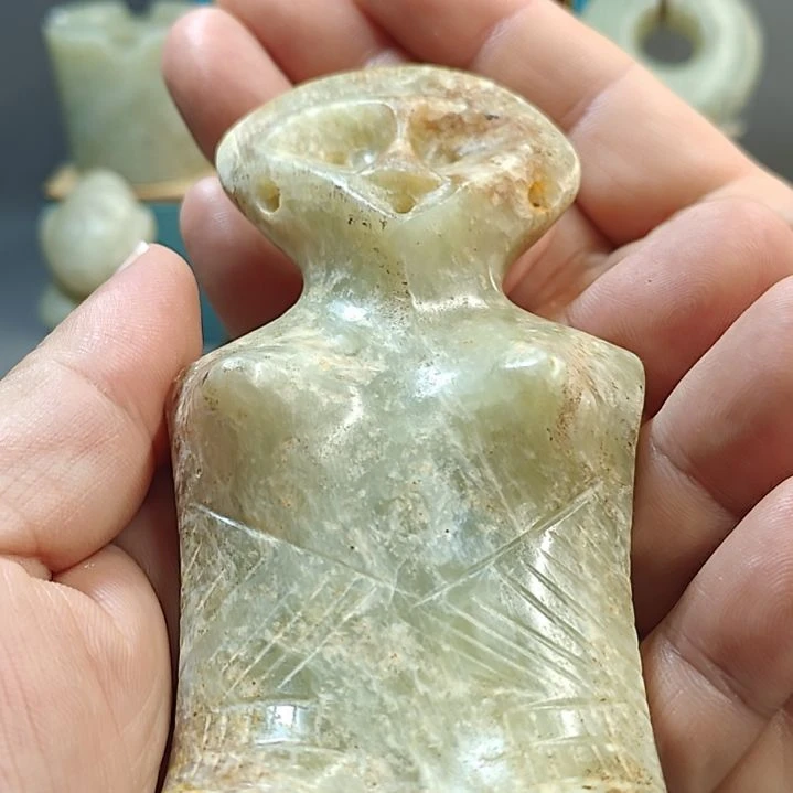 钓***和田玉未镶嵌颈饰