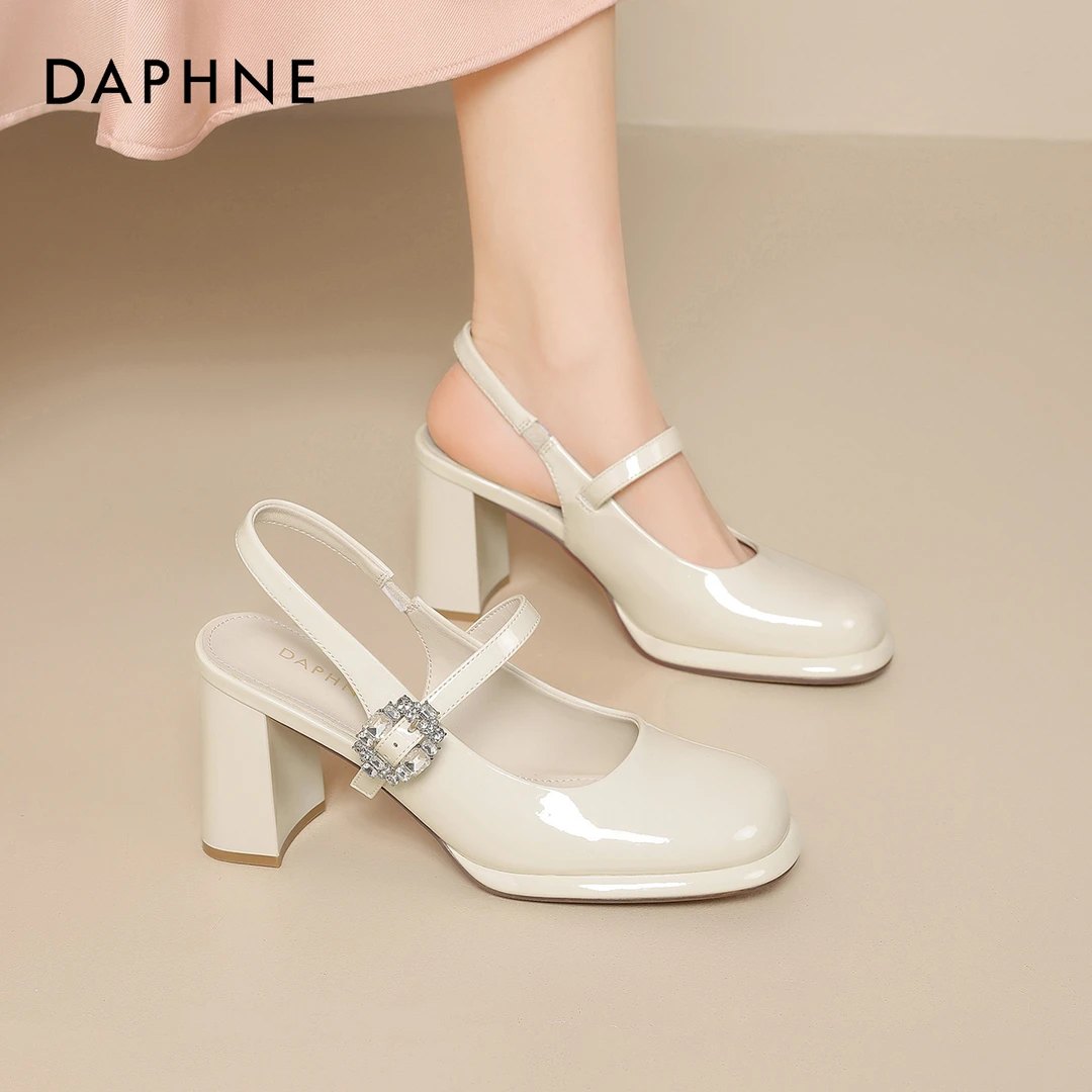 Daphne/达芙妮粗跟一字扣高跟鞋女时尚宴会鞋百搭包头时装凉鞋
