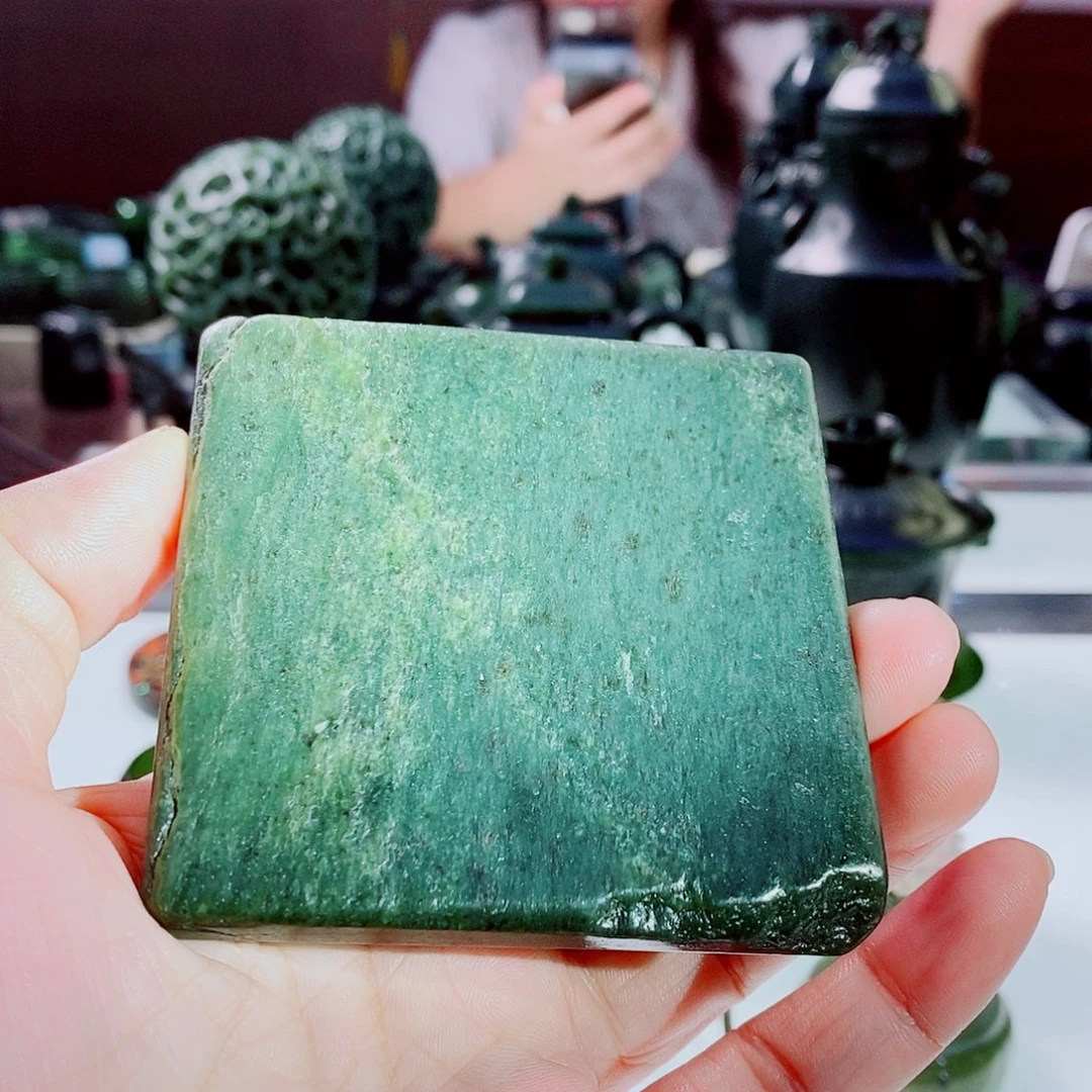 未镶嵌和田玉（青玉）摆件微瑕裂