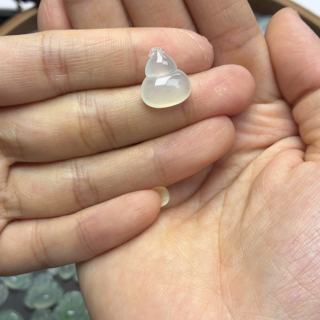翡翠未镶嵌颈饰白冰葫芦