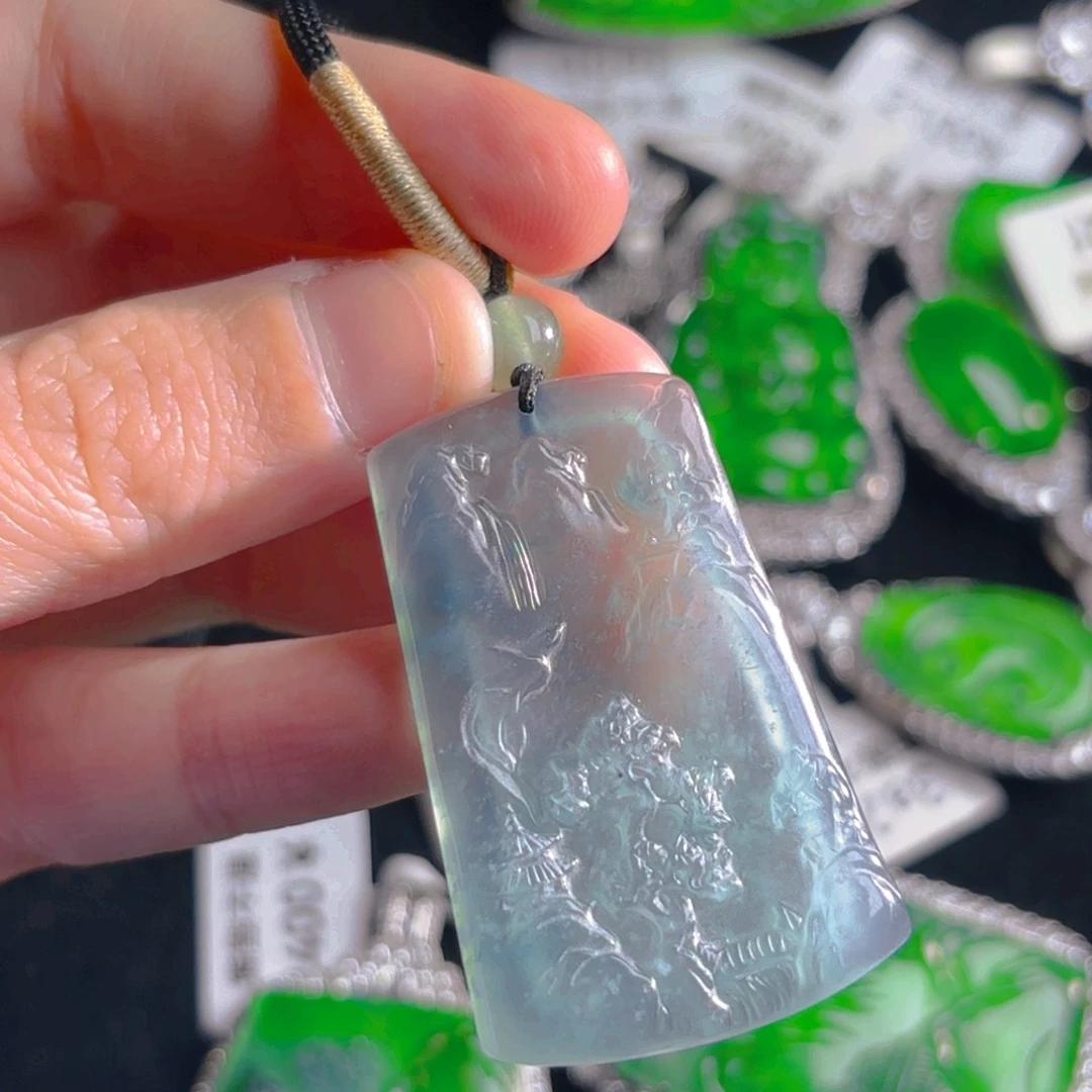 翡翠未镶嵌颈饰山水牌