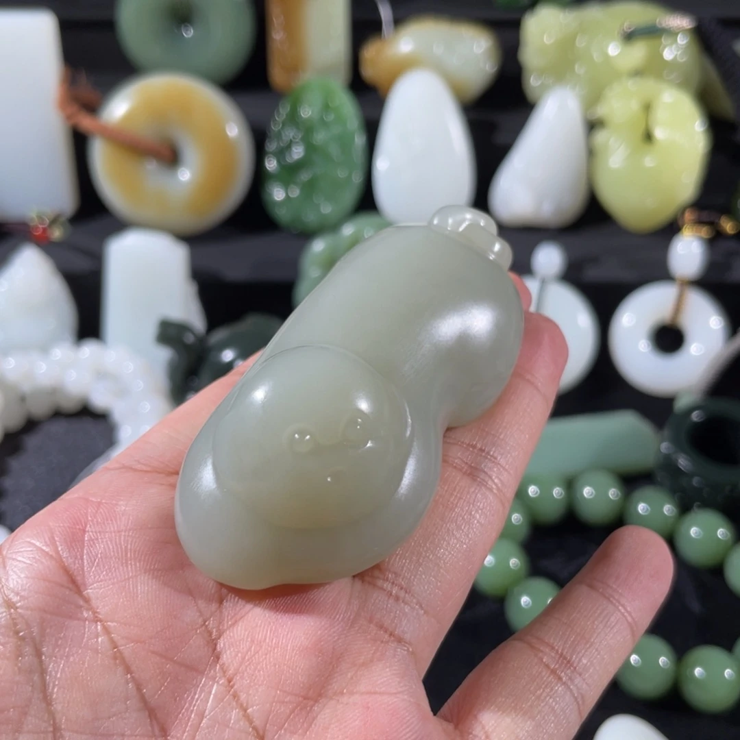 花***连和田玉未镶嵌颈饰