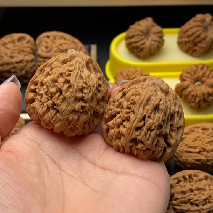 文玩核桃吊坠三角高炮毕业37尺1007