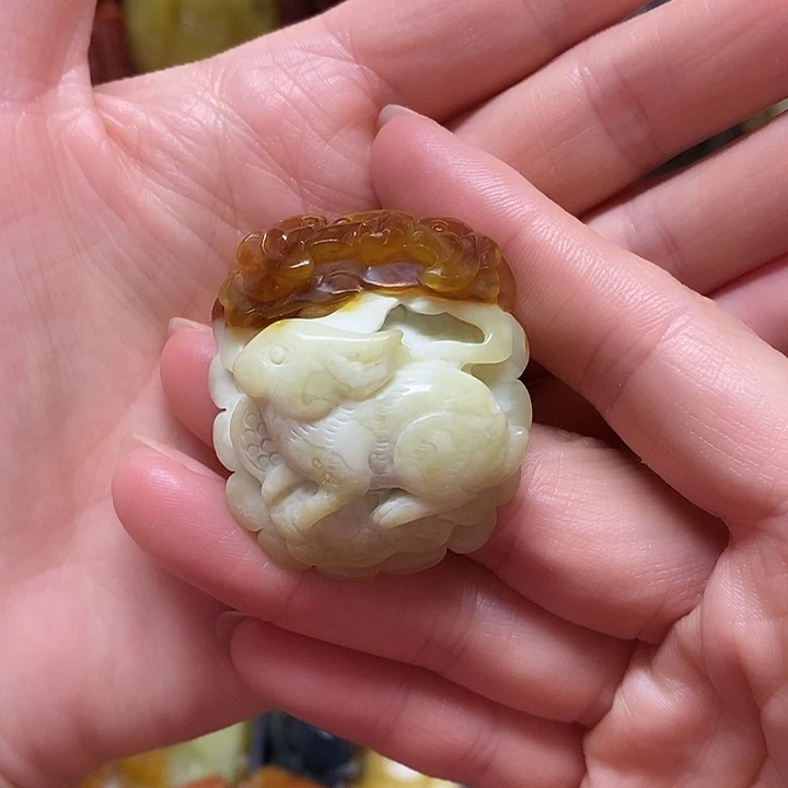 岫玉未镶嵌吊坠(赠链)