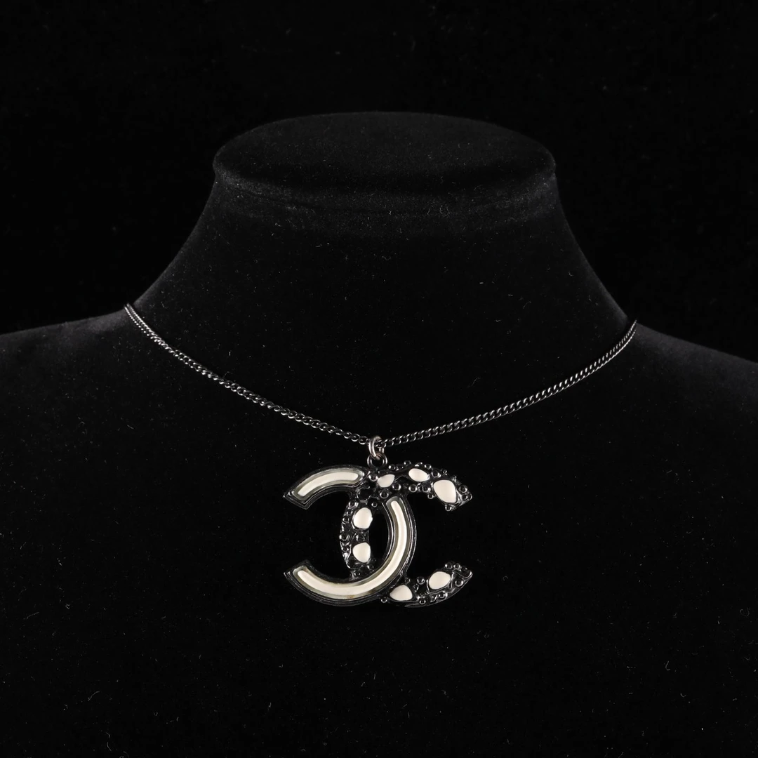 95新 Chanel/香奈儿 【黑黑】 合金 logo 毛衣链 项链