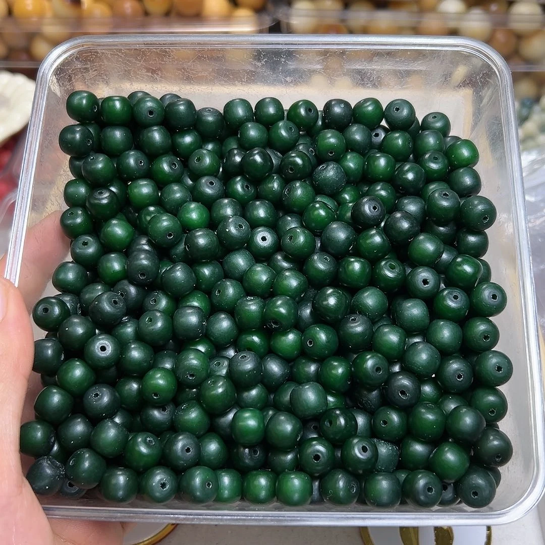 白玉菩提吊坠卡12祖母绿100颗