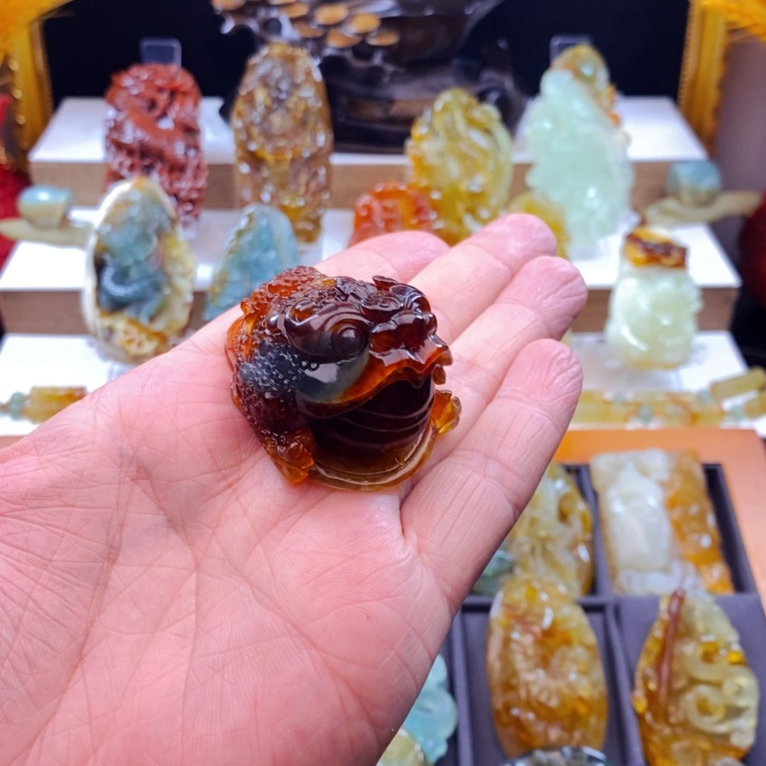 蛇纹石玉未镶嵌颈饰大*牛