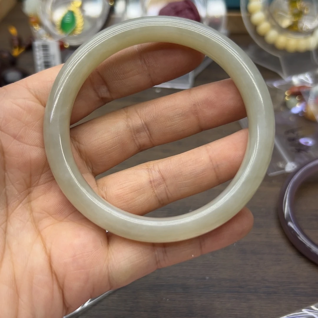 欢***喜和田玉未镶嵌手镯61.6圈围509