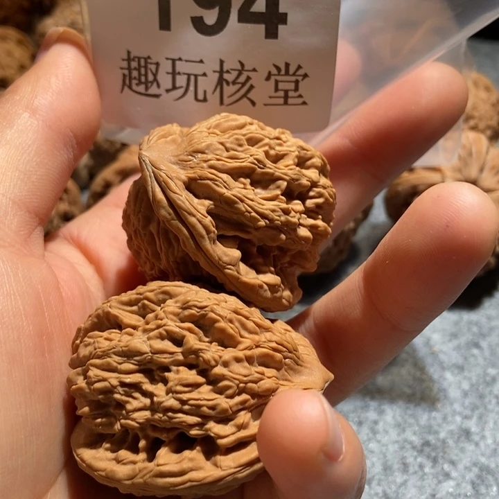 李***.文玩核桃吊坠40虎头194