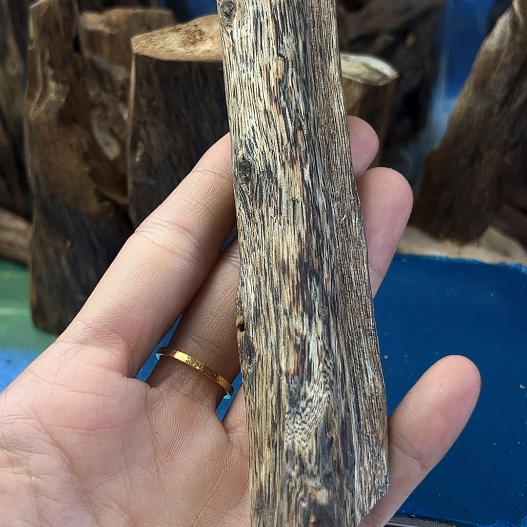 香料绿奇楠虫漏白棋摆件