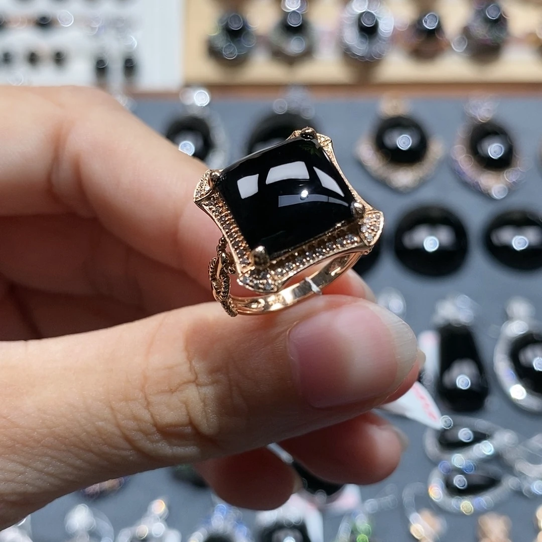 18K金镶嵌戒指翡翠墨翠