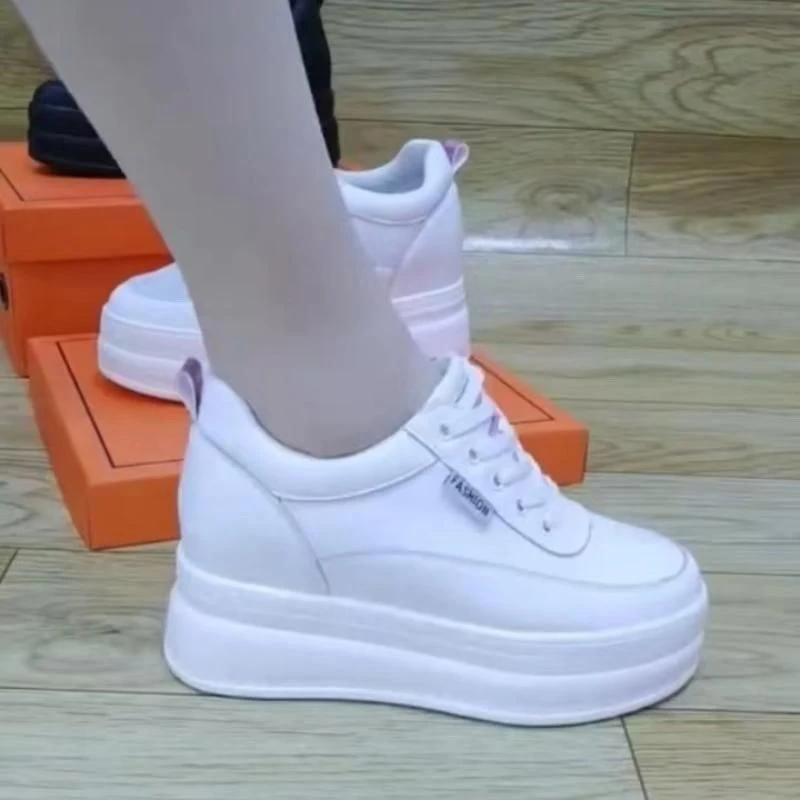 软皮小白鞋内增高女鞋厚底松糕鞋2025新款百搭显瘦休闲白色旅游鞋
