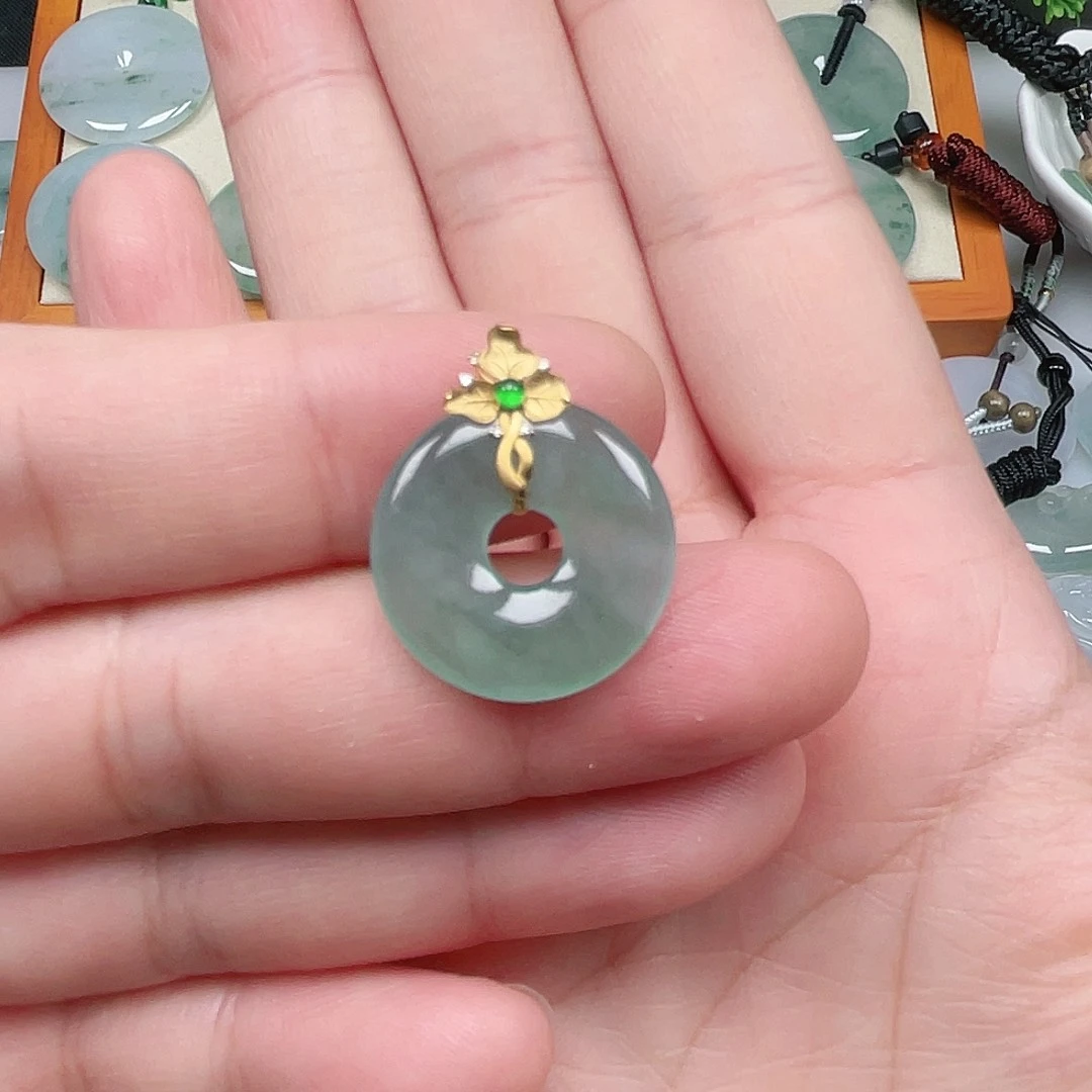 翡翠未镶嵌颈饰甜甜圈