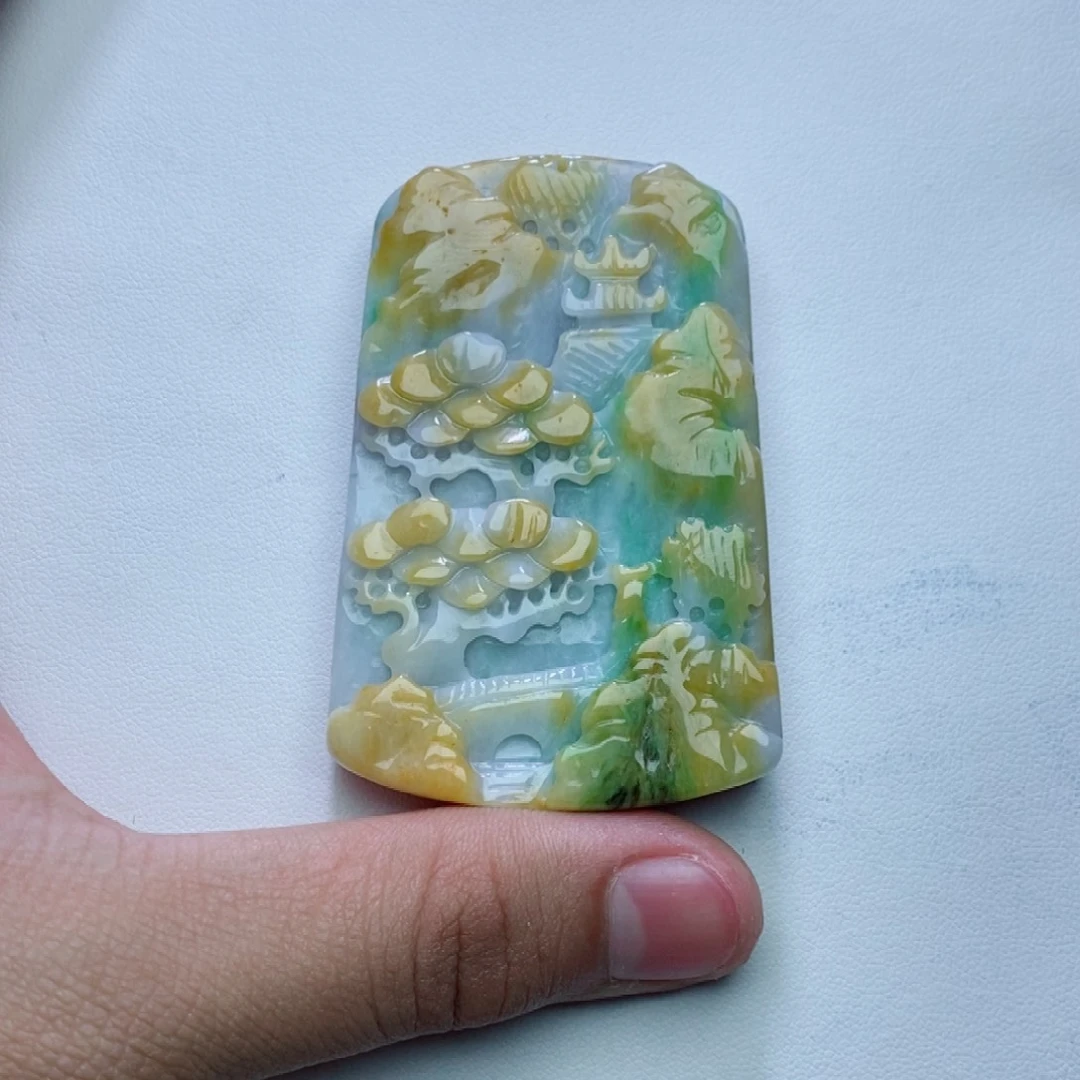 翡翠未镶嵌颈饰山水