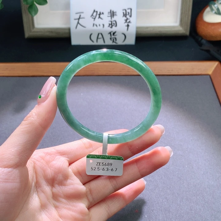 翡翠手镯未镶嵌天然翡翠手镯