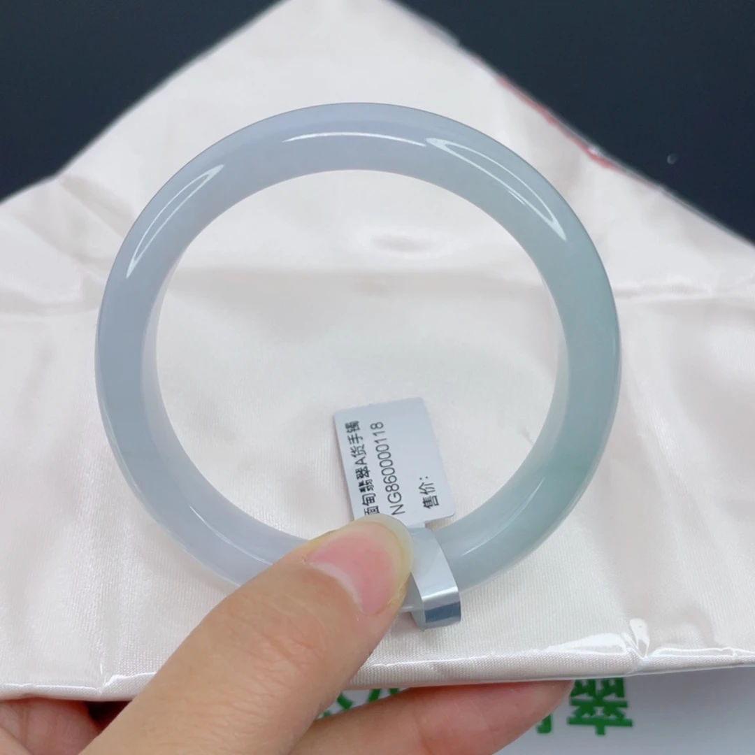 翡翠未镶嵌手镯A货春彩