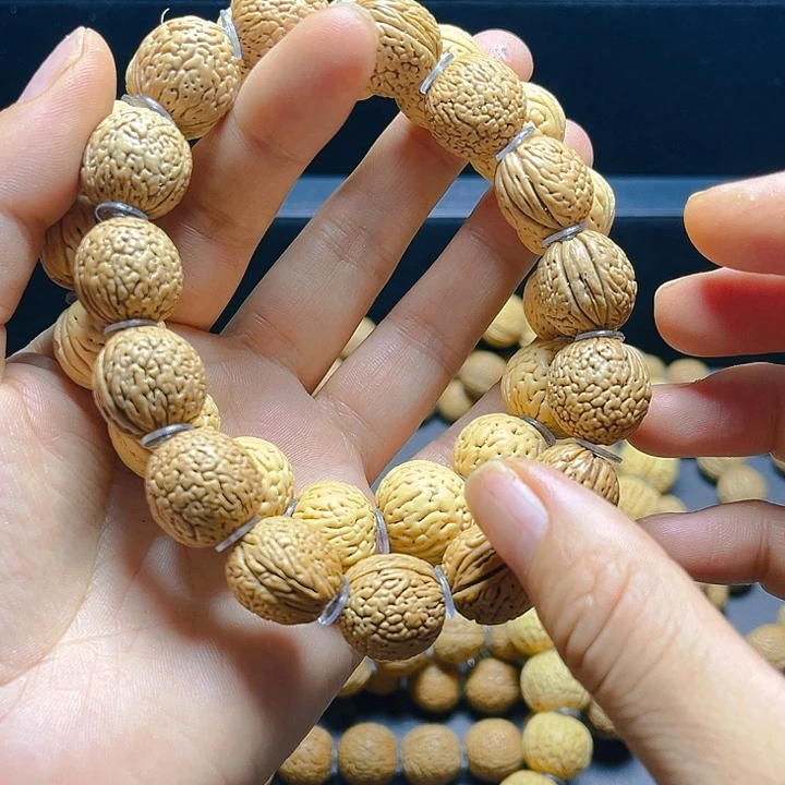 张***帅桃核吊坠桃核手串