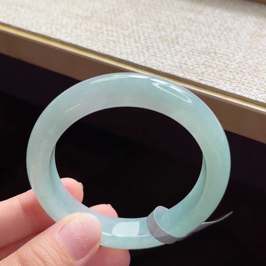 翡翠手镯未镶嵌手镯