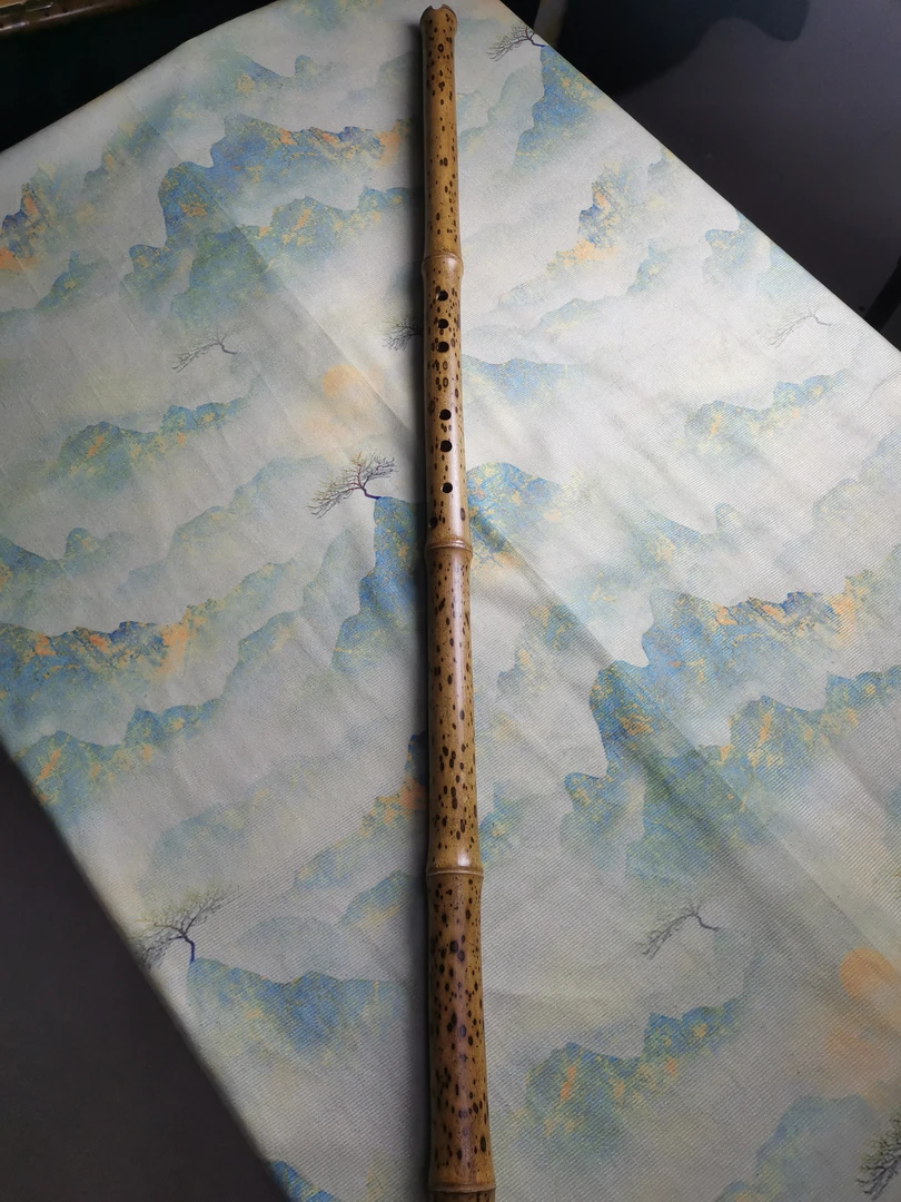 精品梅鹿竹正手F调南箫，音准音色好，自然弯，扁管，有特色，品相好。