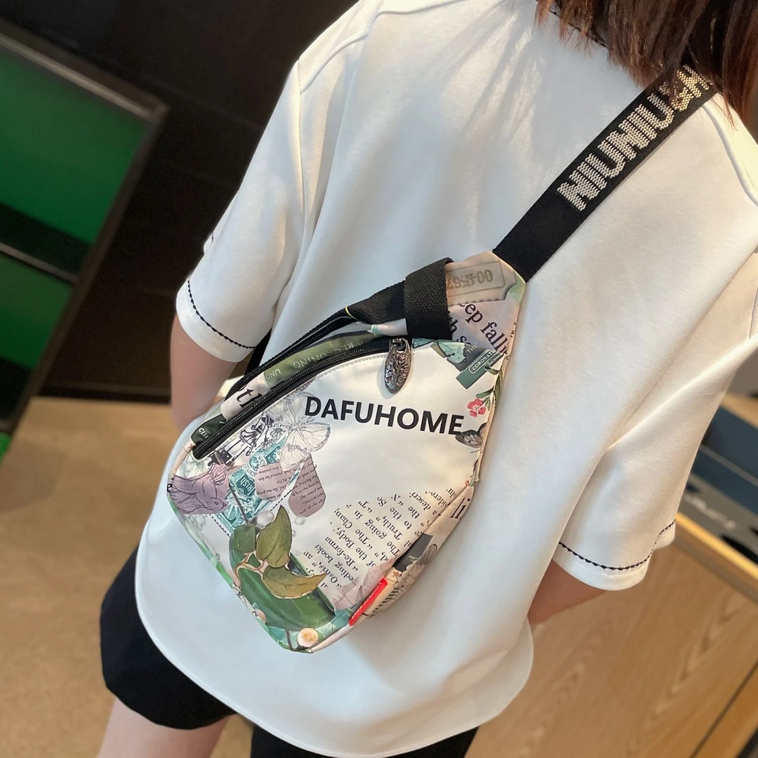 超火秋冬小众包包女2025新款轻便女士斜挎包高级休闲户外旅游胸包