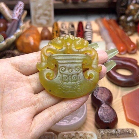 蛇纹石玉未镶嵌颈饰