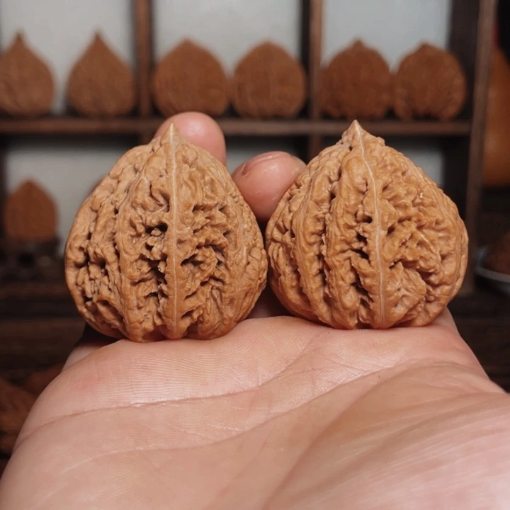 文玩核桃吊坠蚂蚁纹草莓