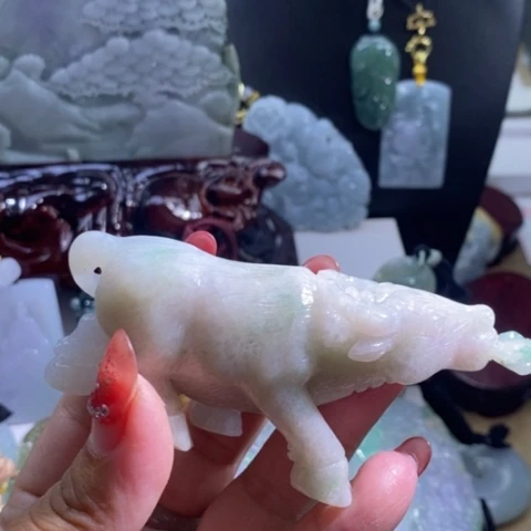 【闪购商品】颈饰未镶嵌翡翠牛