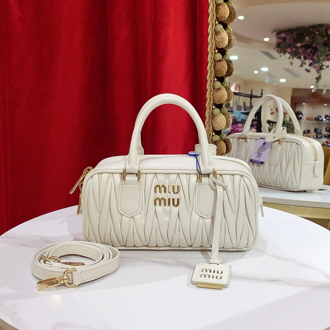 95新 MIU MIU/缪缪 GGS保龄球小号白色羊皮单肩包芯片款/95595832