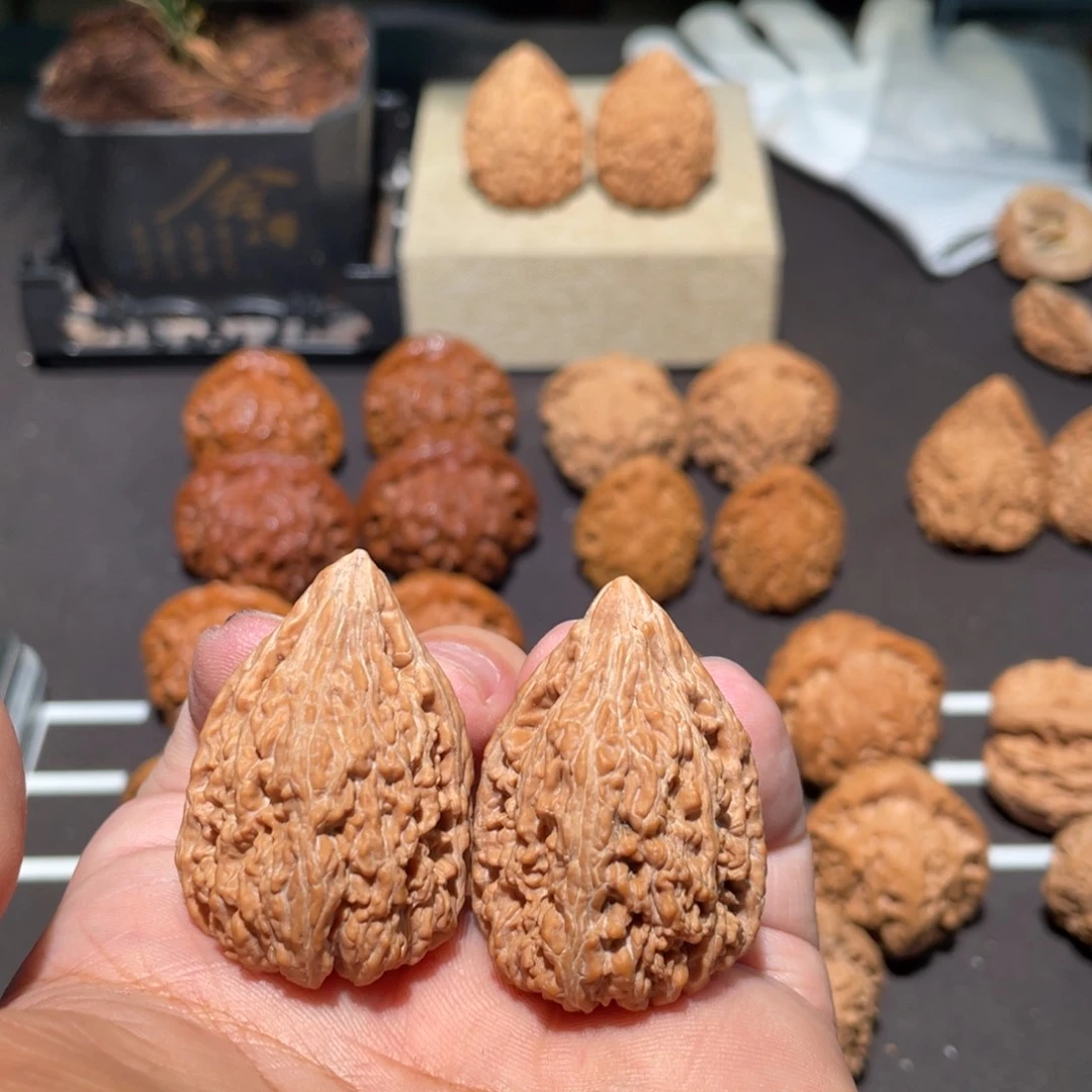 文玩核桃把件端**藍塔尖