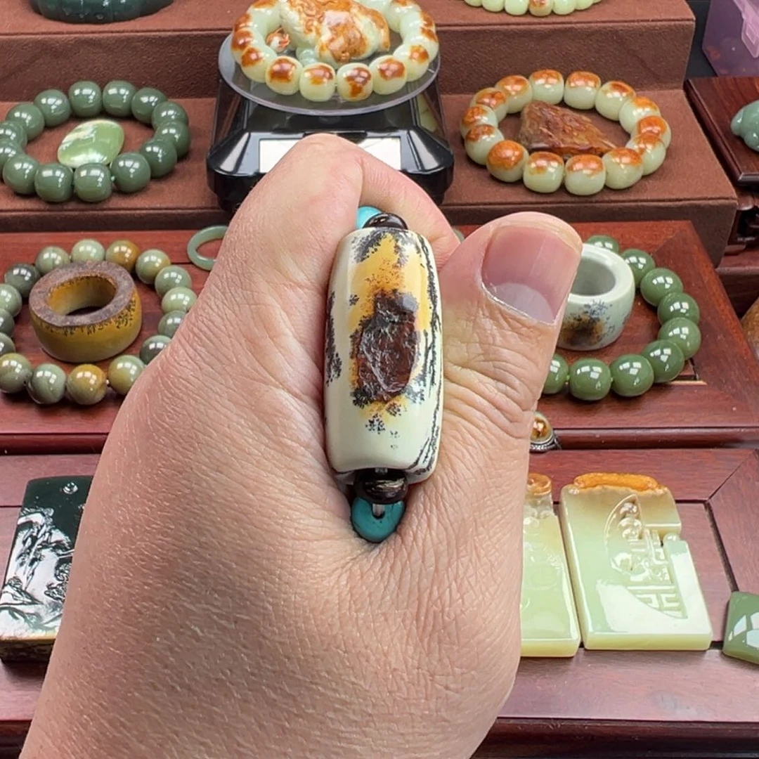 岫岩河磨玉（透闪石质玉）挂件未镶嵌平***?