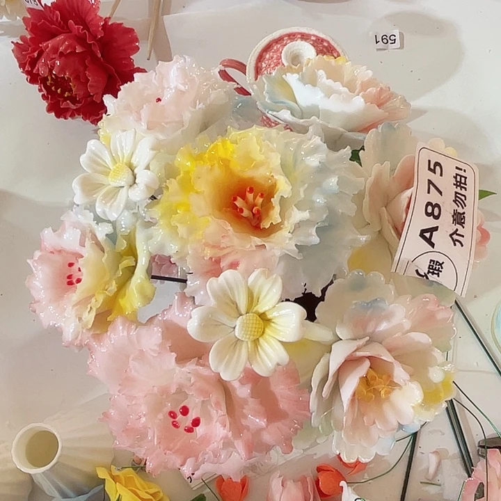 陶摆件德化工厂陶瓷手工捏花