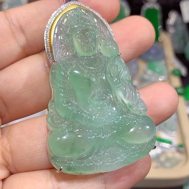 翡翠18K金镶嵌颈饰