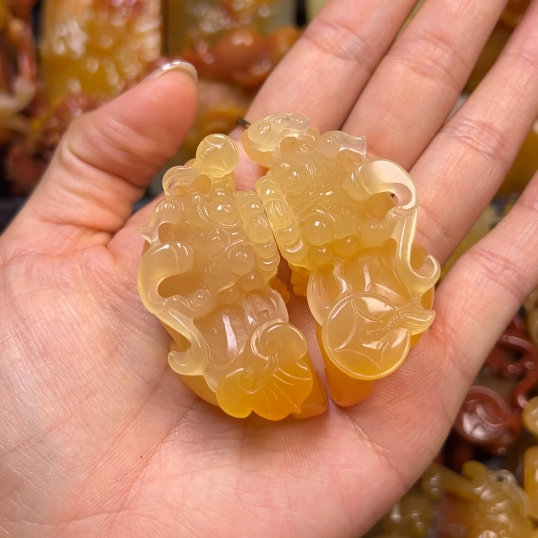 石英质玉（黄龙玉）未镶嵌颈饰