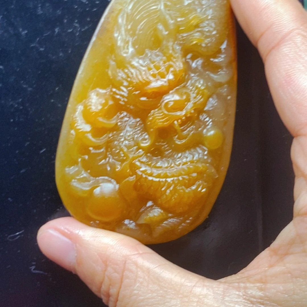 石英质玉（黄龙玉）未镶嵌颈饰