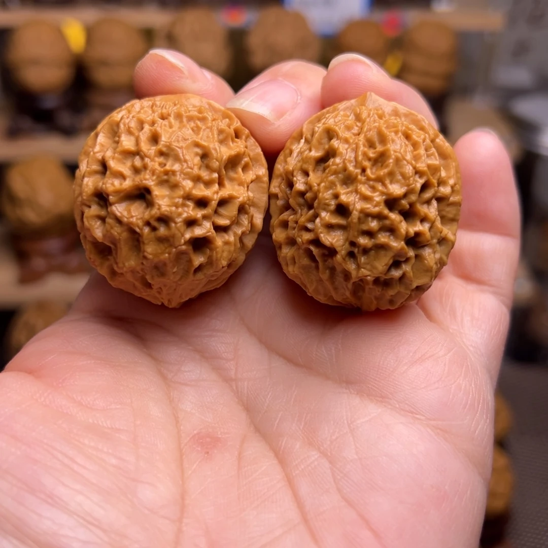 把件文玩核桃67w珊瑚纹绣球37尺