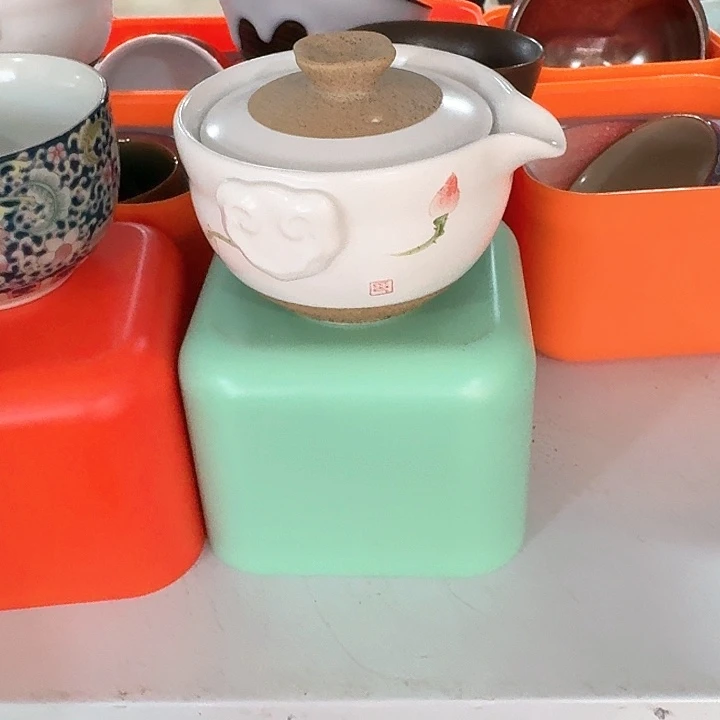 主人杯一个，瓷。。品茗瓷