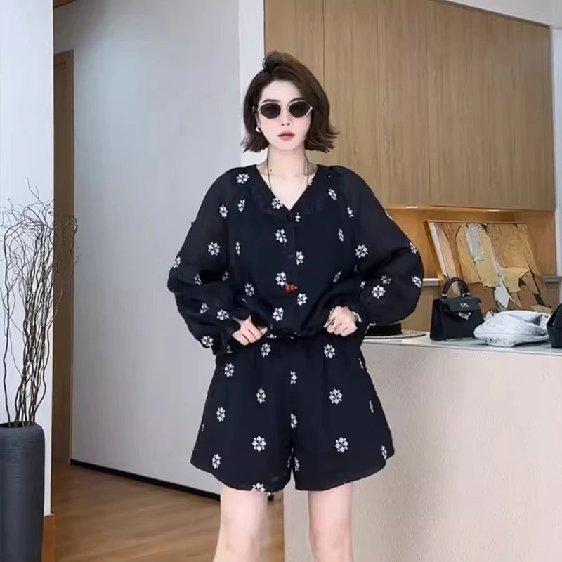 2025夏季新款女士黑色碎花衬衫短裤两件套轻薄气质松弛感穿搭套装