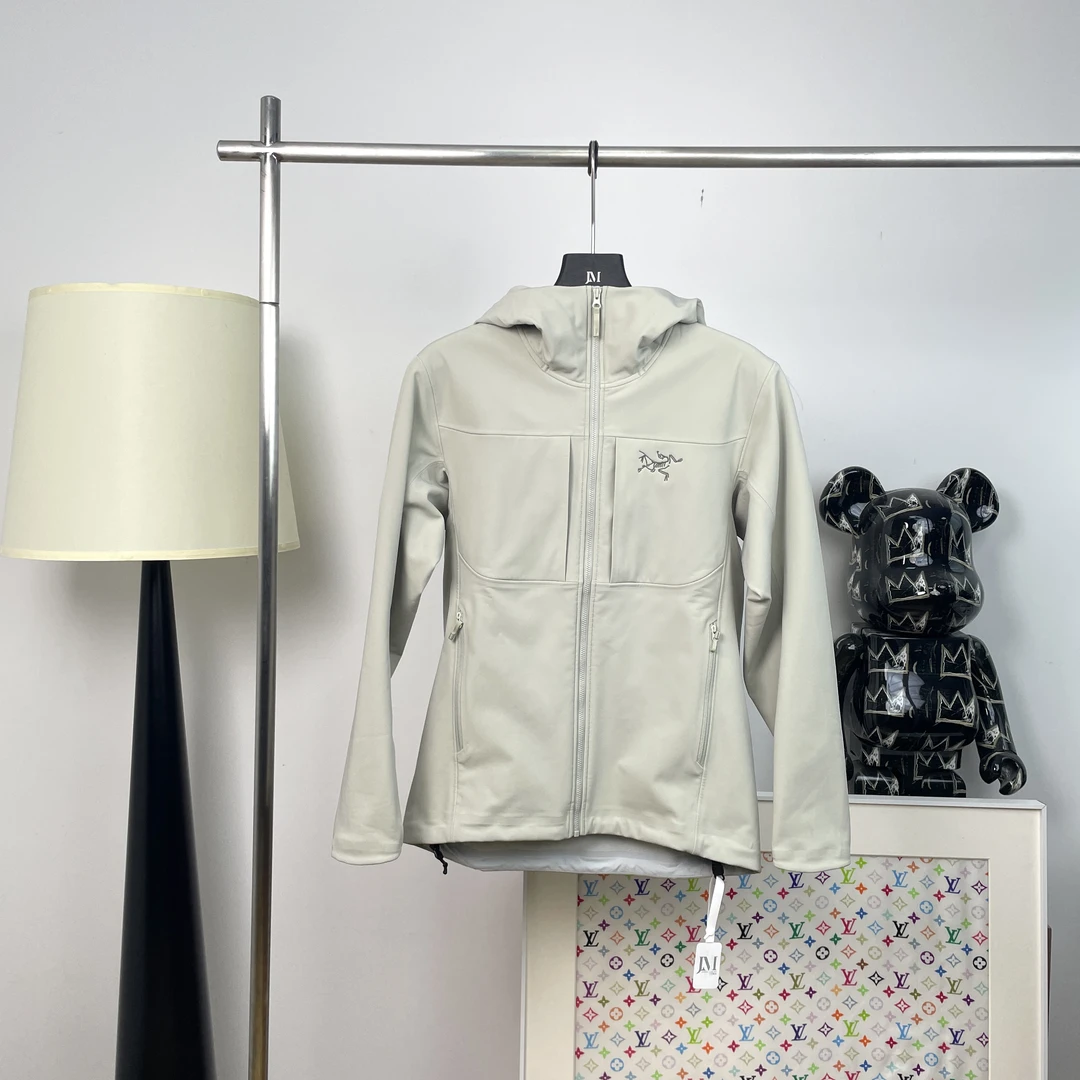 99新 ARC'TERYX/始祖鸟 4516/Arcteryx 纯色保暖软壳连帽冲锋衣