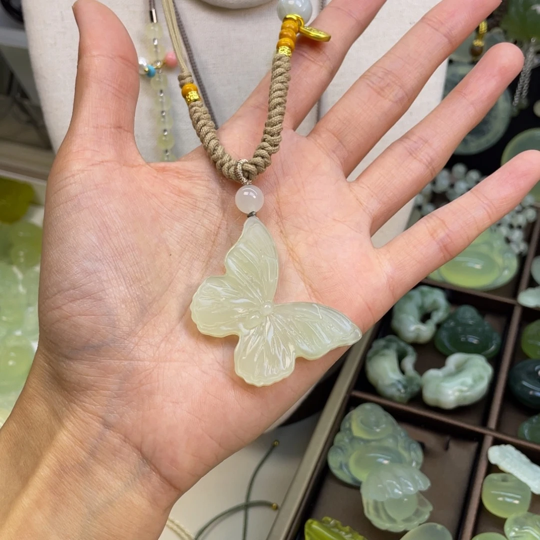 蛇纹石玉未镶嵌颈饰