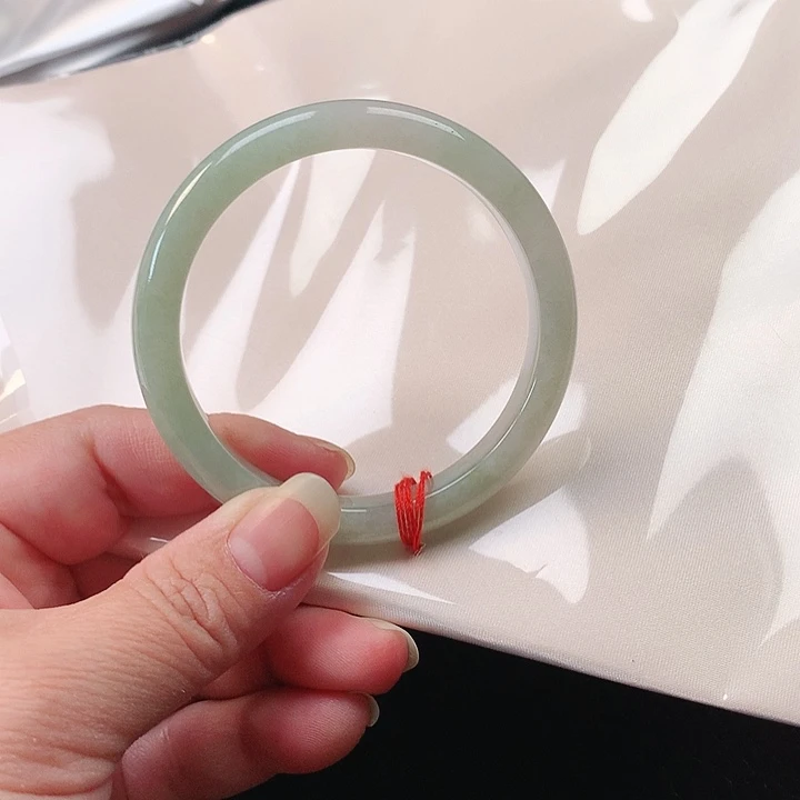 翡翠手镯未镶嵌翡翠095