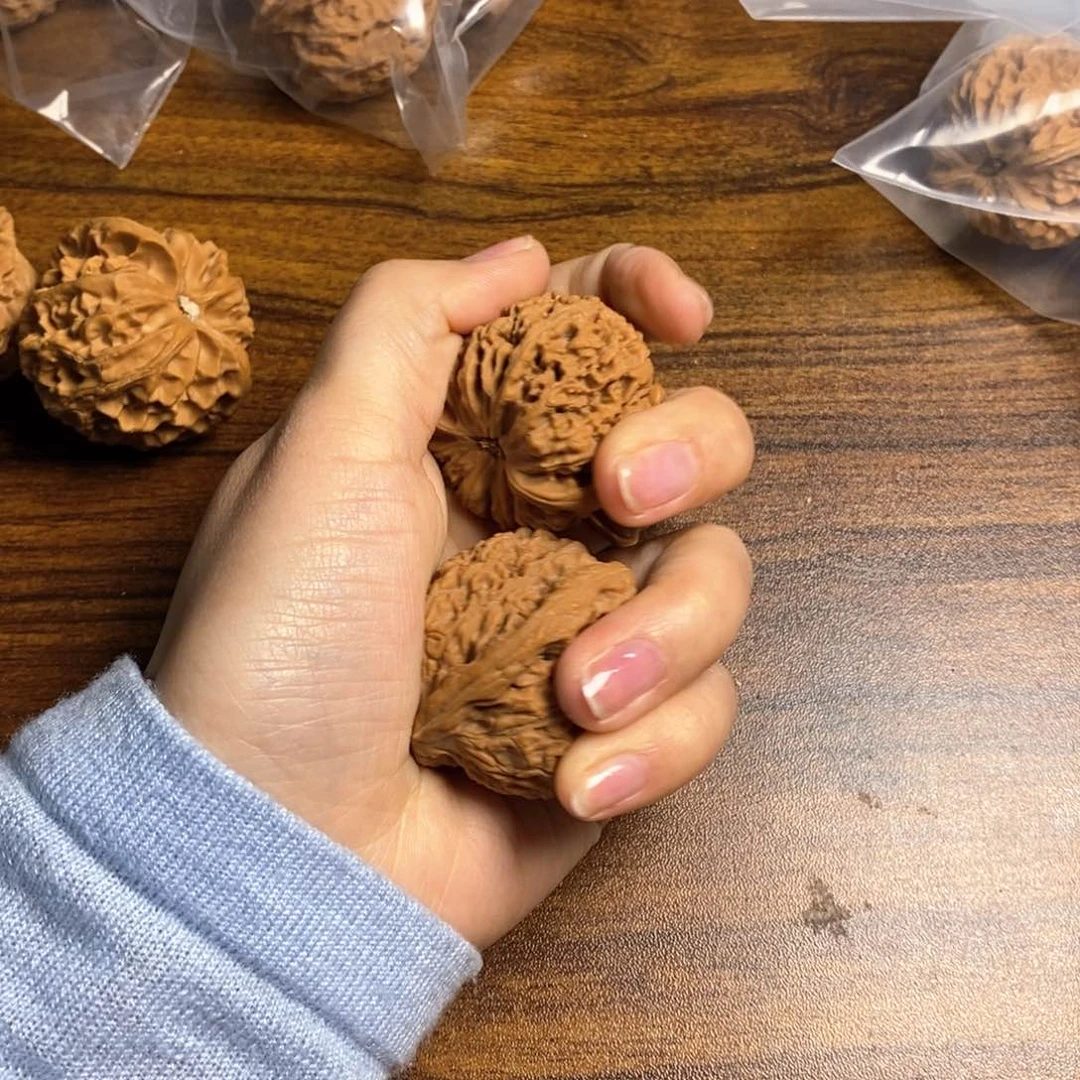 文玩核桃吊坠金**女南疆138
