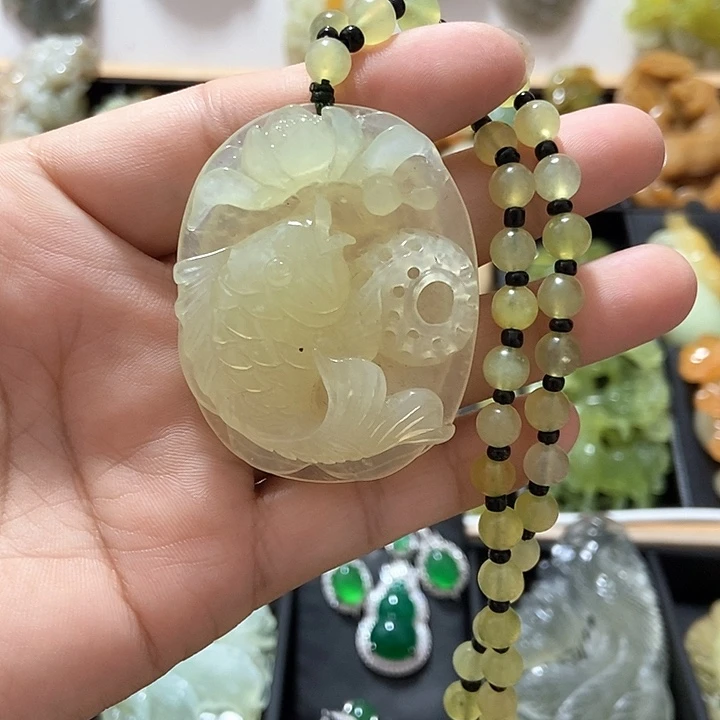 蛇纹石玉未镶嵌挂了