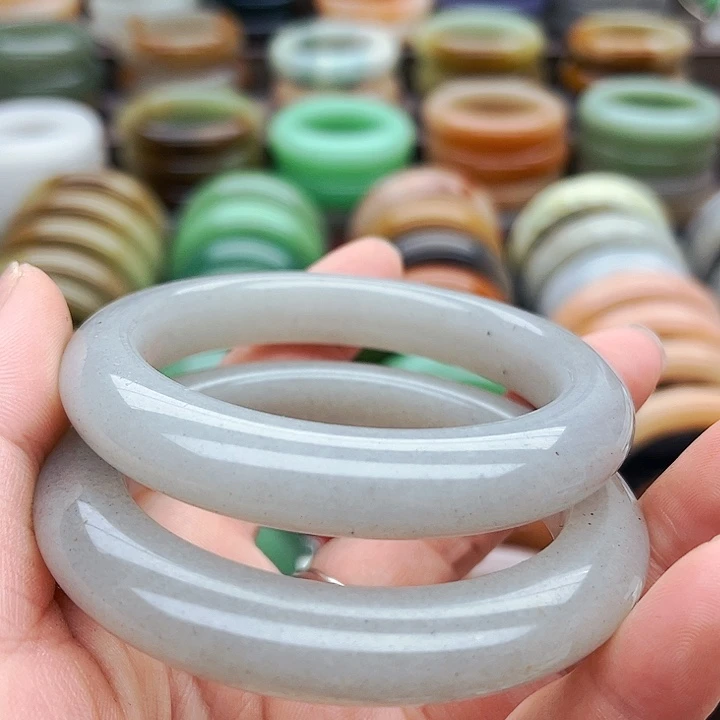 未镶嵌手镯（圆镯）石英质玉